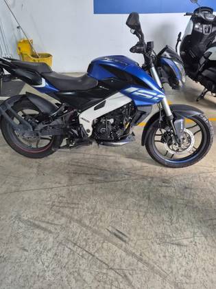 BAJAJ DOMINAR 160 